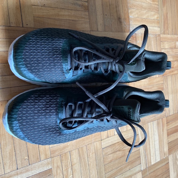 Nike Renew Revival (size 8.5) - Picture 3 of 5